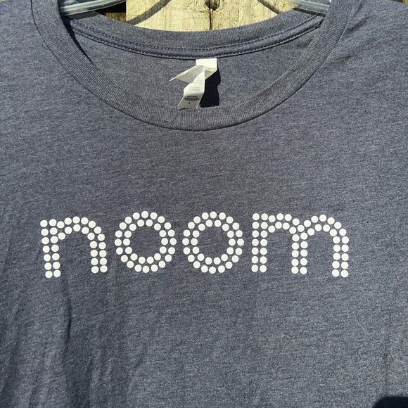 Noom gray tee - Picture 1 of 4